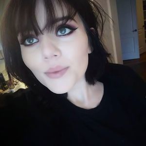 Meet your Posher, Elyssa